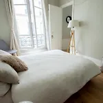 Spacious Apt Near Montmartre