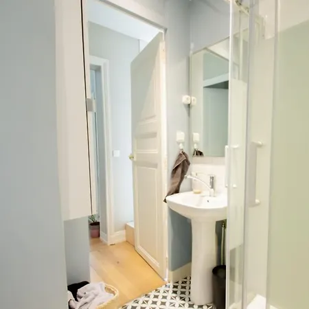 Apartment Spacious Apt Near Montmartre Paris